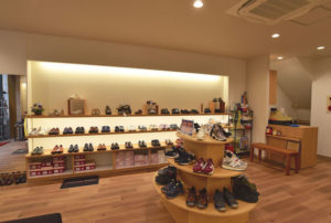 横須賀市 靴屋 物販店 内装 デザイン 施工例 4