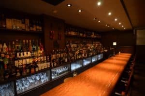 町田 ショットバー バーカウンター ブビンガ 内装