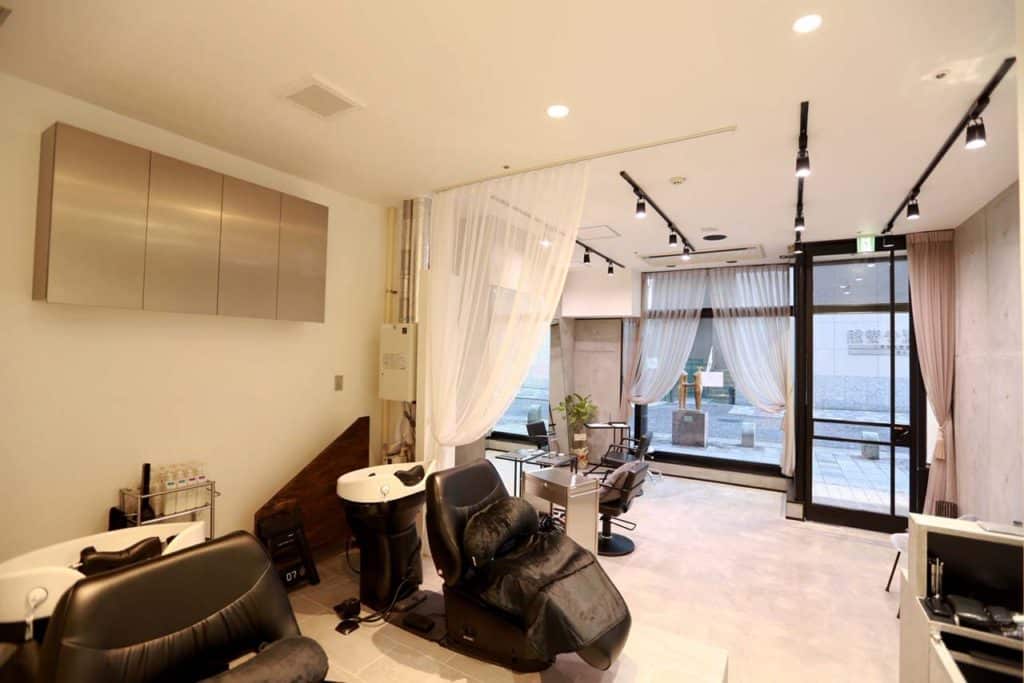美容室の店舗内装で取り入れるべき必須要素 2 image7 1024x683 1