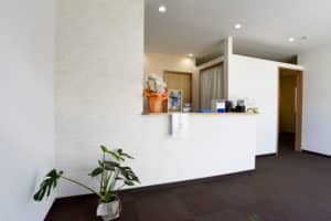 町田 接骨院 受付 内装 デザイン 2